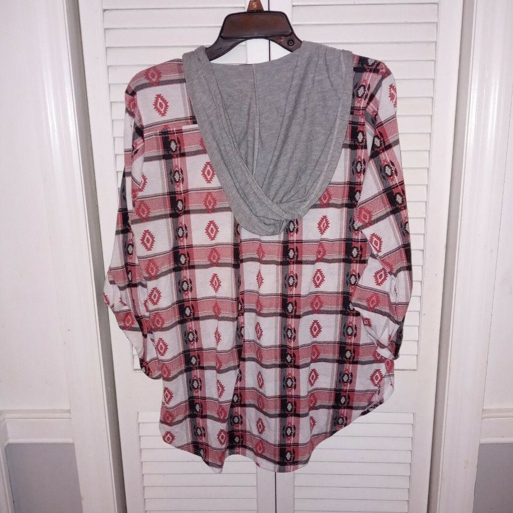 Almost Famous Women's Shirt Size XL Hooded Vneck Red Aztec Native 3/4 Sleeve